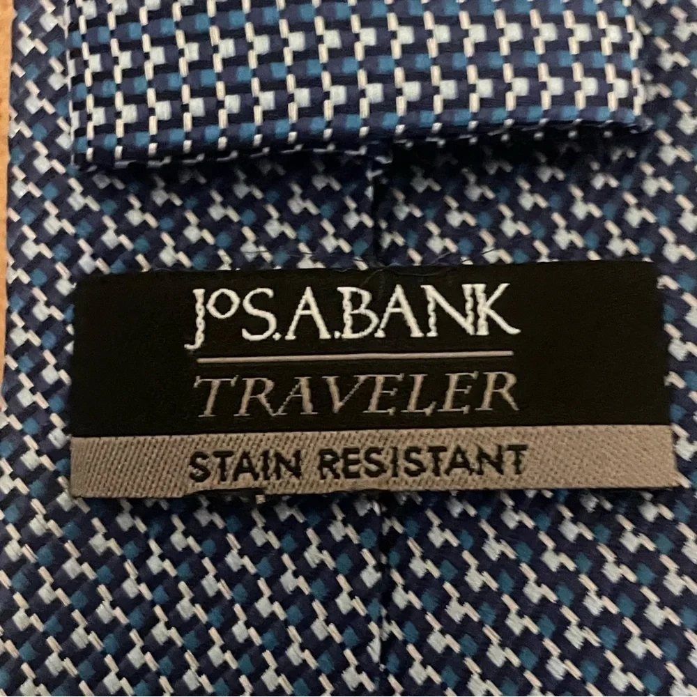 Jos. A. Bank Traveler Stain Resistant 100% silk tie long blue & white